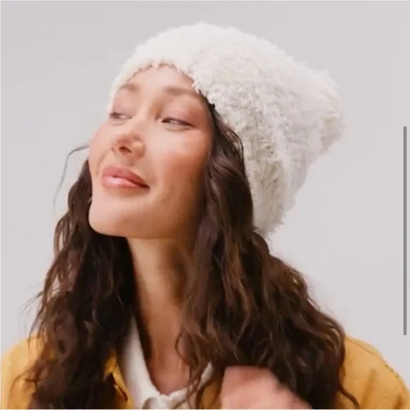 LEMON Snow Drift Pom Pom Beanie - Picture 4 of 14